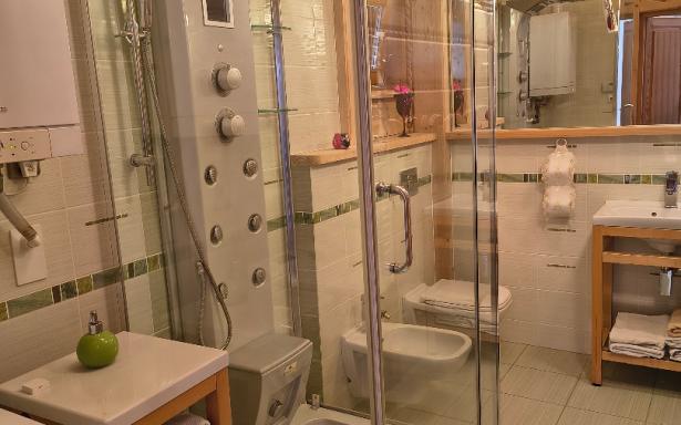 Unikatowy, drewniany dom z bezpośrednim widokiem na Jezioro Dobczyckie 5359138